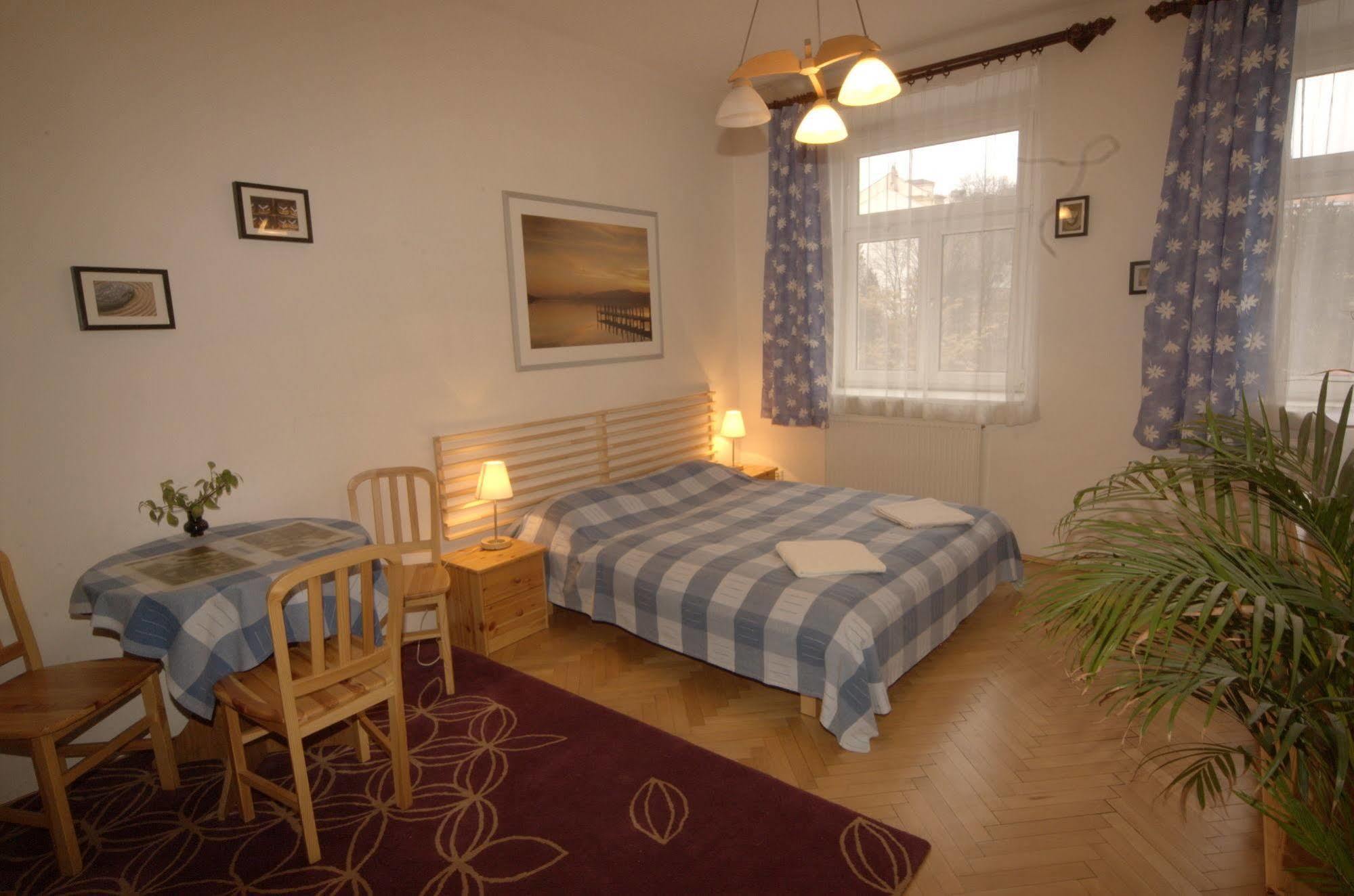 Hostel Sklep Прага Екстериор снимка